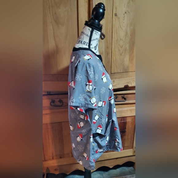 Joe Boxer gray peguine and snowflake holiday scrub top. Size medium. - Picture 4 of 6